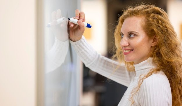 sideways-businesswoman-writing-with-marker_23-2148725156-1577274